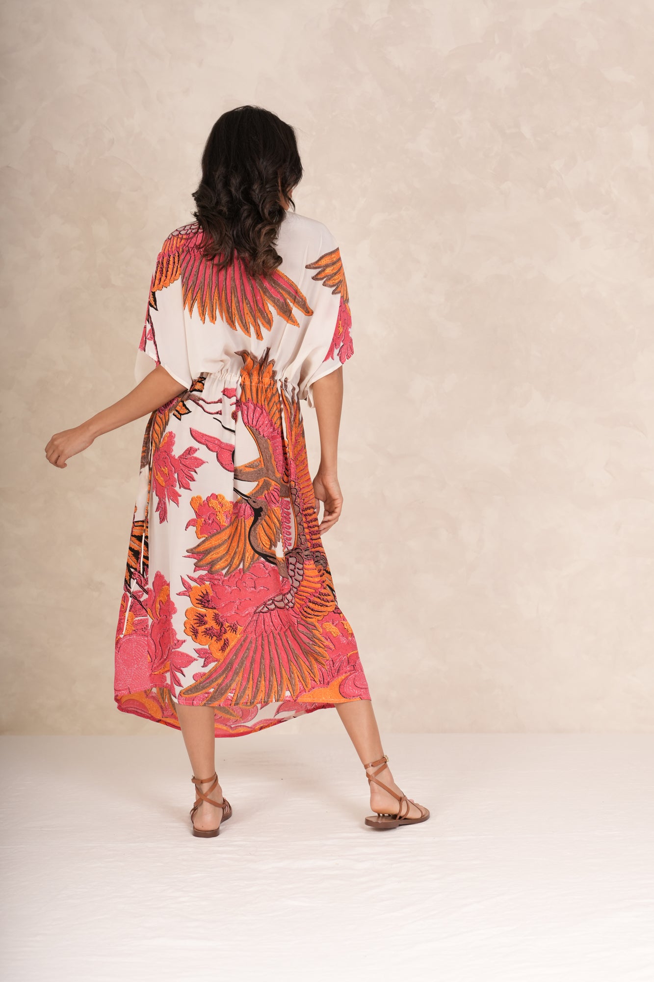 Nauhamekko, Crane Ecru