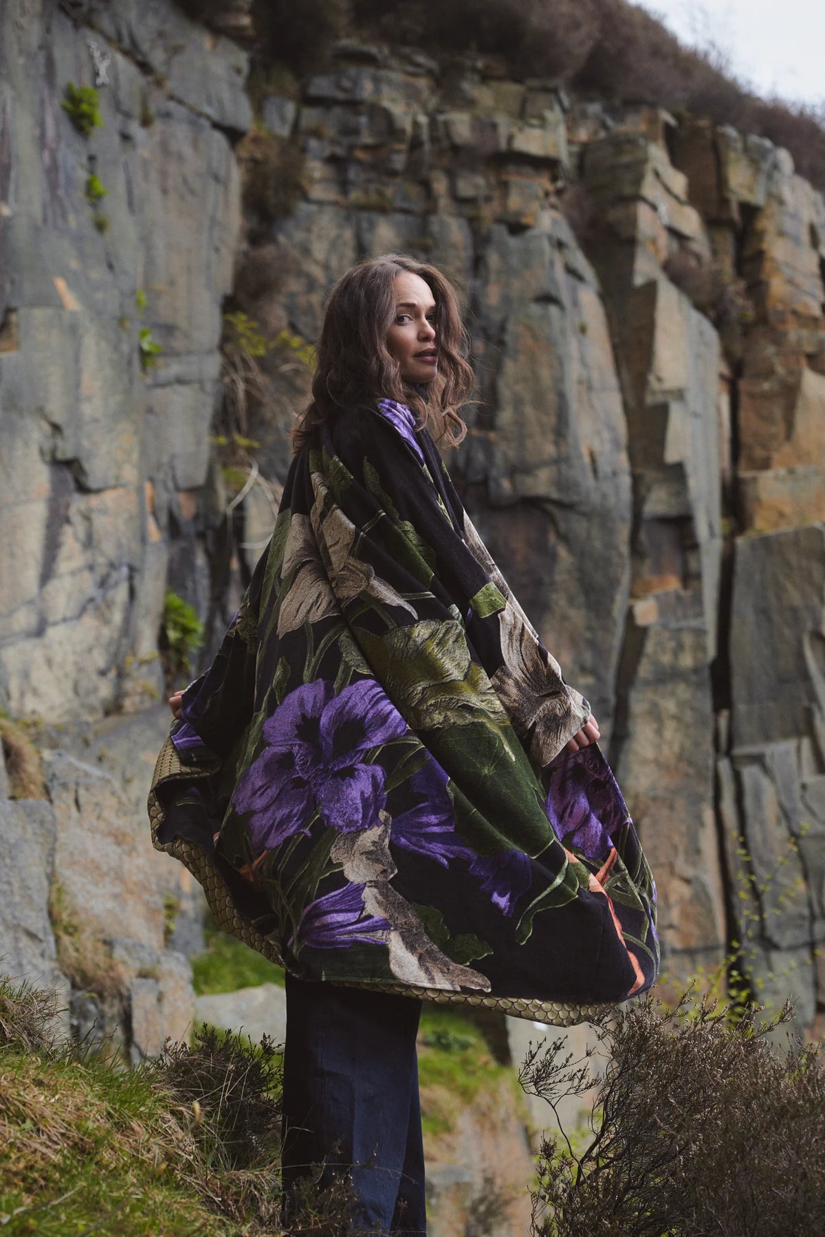 Velvet Grande Kimono, Nasturtium Black