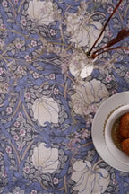 Pellavainen Pöytäliina, William Morrisin Blue Pimpernel