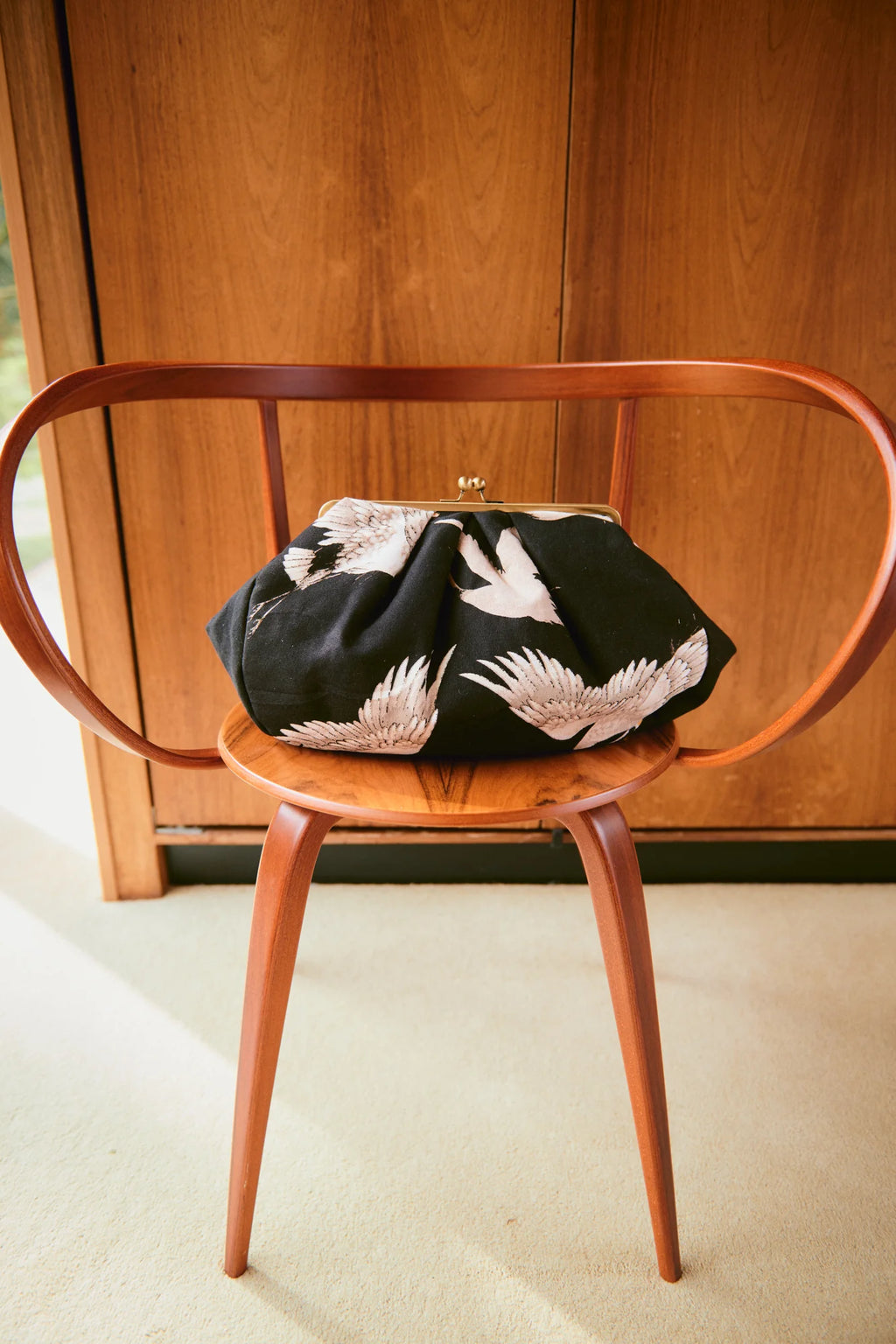 Laukku, Stork Black Kiss Lock Clutch