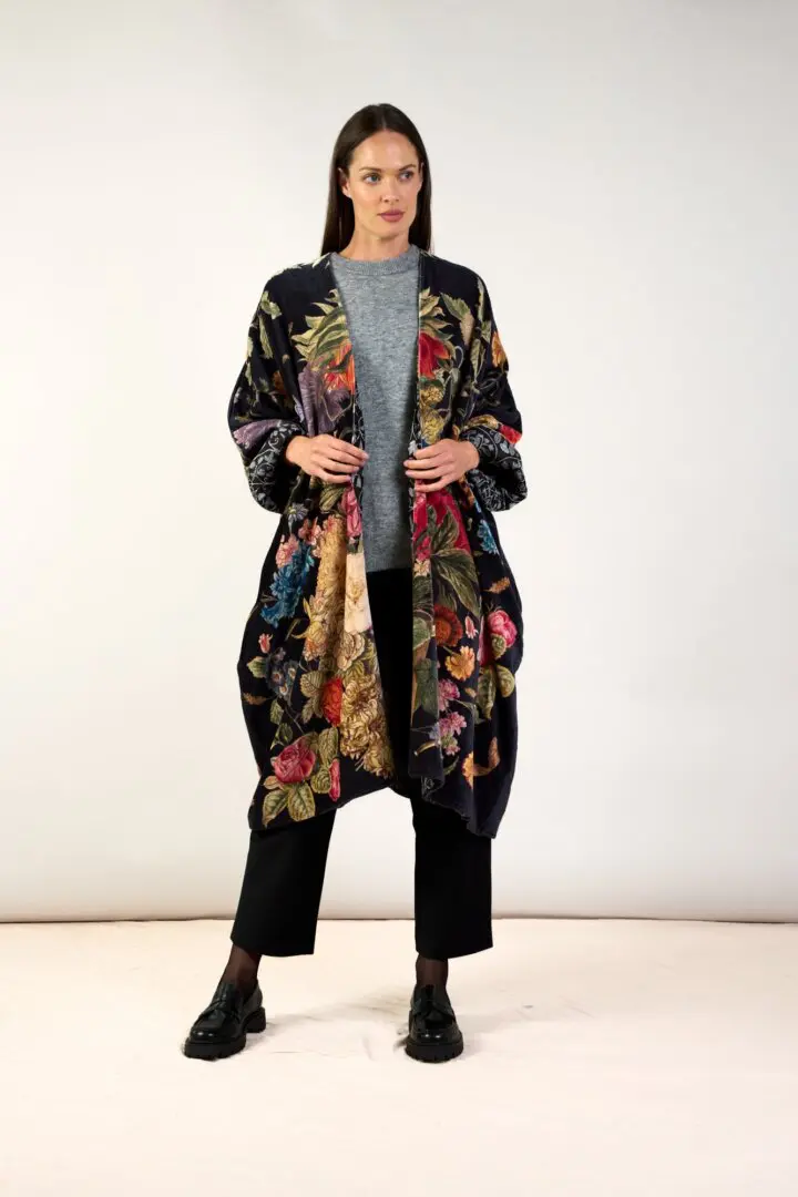 Grande Kimono, Primula Black Velvet, One Hundred Stars