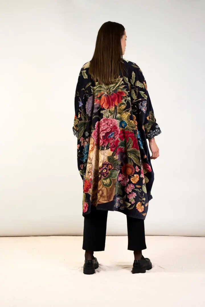 Grande Kimono, Primula Black Velvet, One Hundred Stars