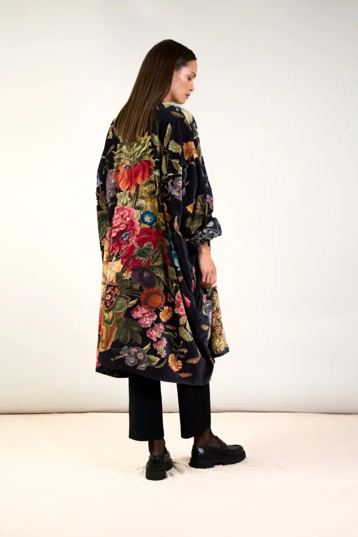 Grande Kimono, Primula Black Velvet, One Hundred Stars